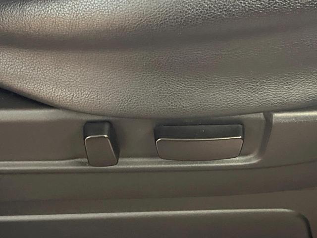 デリカＤ：５ Ｐ　純正１０インチナビ　全周囲カメラ　ｅアシスト　レーダークルーズ　電動サイドステップ　フリップダウン　両側パワスラ　パワーバックドア　ＬＥＤヘッド　パワーシート　シートヒーター　純正１８インチアルミ（32枚目）