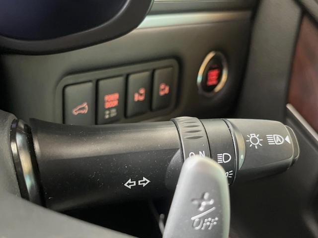 デリカＤ：５ Ｐ　純正１０インチナビ　全周囲カメラ　ｅアシスト　レーダークルーズ　電動サイドステップ　フリップダウン　両側パワスラ　パワーバックドア　ＬＥＤヘッド　パワーシート　シートヒーター　純正１８インチアルミ（42枚目）