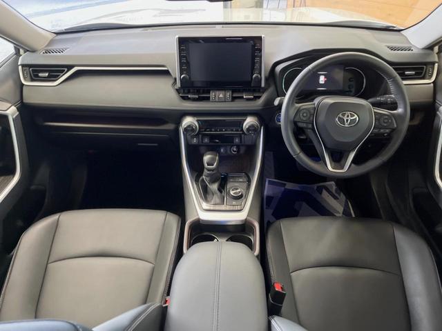 ＲＡＶ４ ハイブリッドＧ　パノラマサンルーフ　９インチディスプレイオーディオ　全周囲カメラ　セーフティセンス　レーダークルーズ　ブラインドスポットモニター　パワーバックドア　ＬＥＤヘッド　純正１８インチアルミ　スマートキー（2枚目）