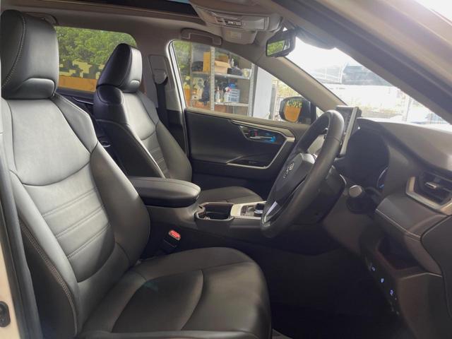 ＲＡＶ４ ハイブリッドＧ　パノラマサンルーフ　９インチディスプレイオーディオ　全周囲カメラ　セーフティセンス　レーダークルーズ　ブラインドスポットモニター　パワーバックドア　ＬＥＤヘッド　純正１８インチアルミ　スマートキー（8枚目）