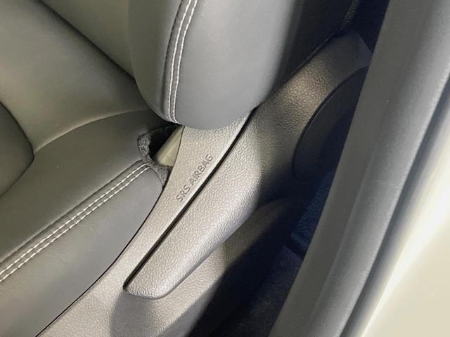 ＲＡＶ４ ハイブリッドＧ　パノラマサンルーフ　９インチディスプレイオーディオ　全周囲カメラ　セーフティセンス　レーダークルーズ　ブラインドスポットモニター　パワーバックドア　ＬＥＤヘッド　純正１８インチアルミ　スマートキー（22枚目）