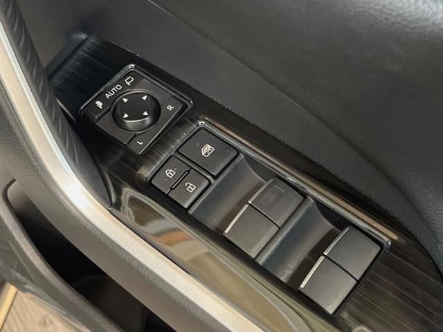 ＲＡＶ４ ハイブリッドＧ　パノラマサンルーフ　９インチディスプレイオーディオ　全周囲カメラ　セーフティセンス　レーダークルーズ　ブラインドスポットモニター　パワーバックドア　ＬＥＤヘッド　純正１８インチアルミ　スマートキー（29枚目）