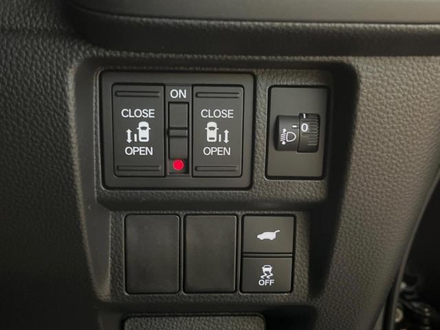 ステップワゴン ｅ：ＨＥＶスパーダ　登録済未使用車　ホンダセンシング　レーダークルーズ　両側パワスラ　ブラインドスポットモニター　パワーバックドア　シーケンシャルターンランプ　ハーフレザーシート　シートヒーター　純正１６インチアルミ（4枚目）