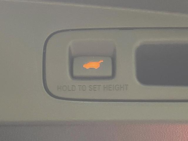 ステップワゴン ｅ：ＨＥＶスパーダ　登録済未使用車　ホンダセンシング　レーダークルーズ　両側パワスラ　ブラインドスポットモニター　パワーバックドア　シーケンシャルターンランプ　ハーフレザーシート　シートヒーター　純正１６インチアルミ（6枚目）