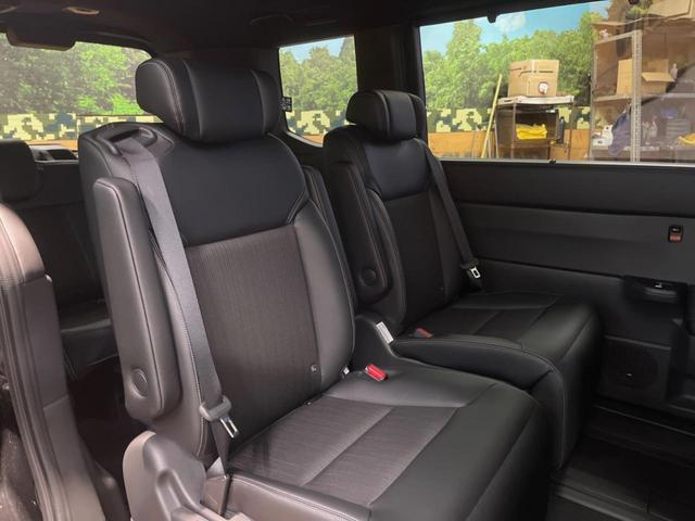 ステップワゴン ｅ：ＨＥＶスパーダ　登録済未使用車　ホンダセンシング　レーダークルーズ　両側パワスラ　ブラインドスポットモニター　パワーバックドア　シーケンシャルターンランプ　ハーフレザーシート　シートヒーター　純正１６インチアルミ（8枚目）