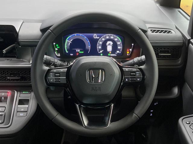 ステップワゴン ｅ：ＨＥＶスパーダ　登録済未使用車　ホンダセンシング　レーダークルーズ　両側パワスラ　ブラインドスポットモニター　パワーバックドア　シーケンシャルターンランプ　ハーフレザーシート　シートヒーター　純正１６インチアルミ（11枚目）