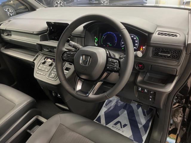 ステップワゴン ｅ：ＨＥＶスパーダ　登録済未使用車　ホンダセンシング　レーダークルーズ　両側パワスラ　ブラインドスポットモニター　パワーバックドア　シーケンシャルターンランプ　ハーフレザーシート　シートヒーター　純正１６インチアルミ（32枚目）