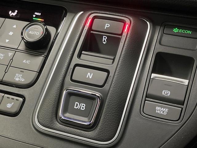 ステップワゴン ｅ：ＨＥＶスパーダ　登録済未使用車　ホンダセンシング　レーダークルーズ　両側パワスラ　ブラインドスポットモニター　パワーバックドア　シーケンシャルターンランプ　ハーフレザーシート　シートヒーター　純正１６インチアルミ（42枚目）