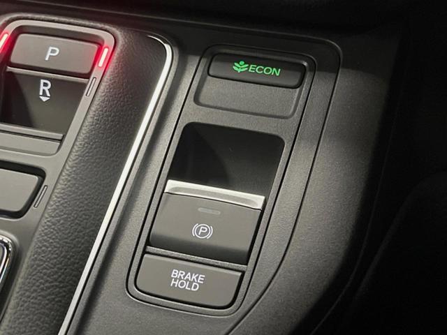 ステップワゴン ｅ：ＨＥＶスパーダ　登録済未使用車　ホンダセンシング　レーダークルーズ　両側パワスラ　ブラインドスポットモニター　パワーバックドア　シーケンシャルターンランプ　ハーフレザーシート　シートヒーター　純正１６インチアルミ（43枚目）