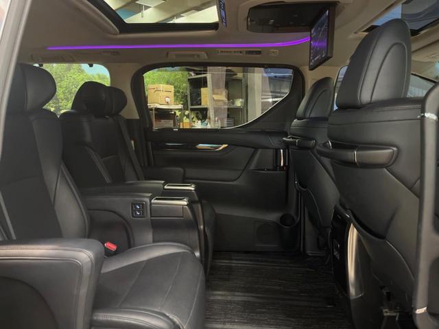 ヴェルファイア ２．５Ｚ　Ｇエディション　サンルーフ　ＢＩＧ－Ｘ１１型ナビ　バックカメラ　セーフティセンス　レーダークルーズ　フリップダウン　両側パワスラ　合皮シート　シートベンチレーション　ＬＥＤヘッド　１８インチアルミ　電動オットマン（34枚目）