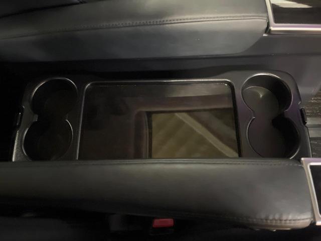 ヴェルファイア ２．５Ｚ　Ｇエディション　サンルーフ　ＢＩＧ－Ｘ１１型ナビ　バックカメラ　セーフティセンス　レーダークルーズ　フリップダウン　両側パワスラ　合皮シート　シートベンチレーション　ＬＥＤヘッド　１８インチアルミ　電動オットマン（35枚目）