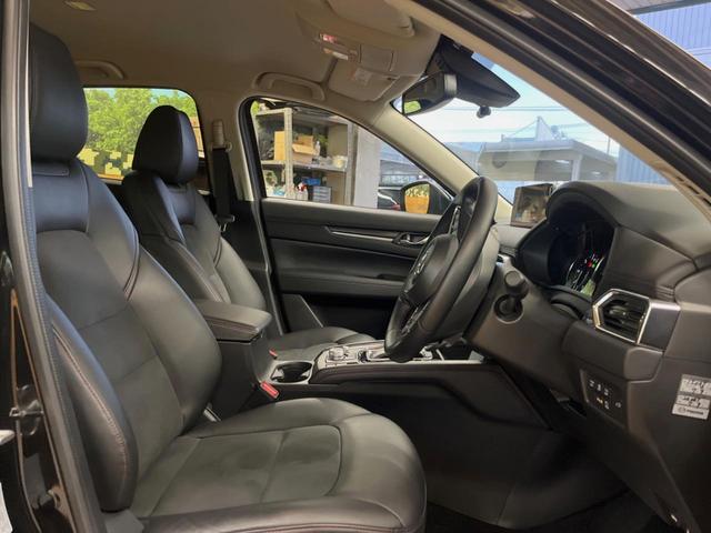 ＣＸ－５ ＸＤ　ブラックトーンエディション　禁煙車　１０．２５インチマツダコネクトナビ　全周囲カメラ　衝突軽減　レーダークルーズ　メモリー機能付きパワーシート　パワーバックドア　ハーフレザーシート　純正１９インチアルミ　デュアルオートエアコン（8枚目）