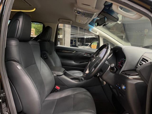 アルファード ２．５Ｓ　Ｃパッケージ　９インチディスプレイオーディオ　バックカメラ　セーフティセンス　レーダークルーズ　両側パワスラ　合皮シート　フリップダウン　シートベンチレーション　シーケンシャルターンランプ　１８インチアルミ　ＥＴＣ（7枚目）