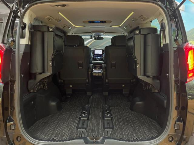 アルファード ２．５Ｓ　Ｃパッケージ　９インチディスプレイオーディオ　バックカメラ　セーフティセンス　レーダークルーズ　両側パワスラ　合皮シート　フリップダウン　シートベンチレーション　シーケンシャルターンランプ　１８インチアルミ　ＥＴＣ（10枚目）