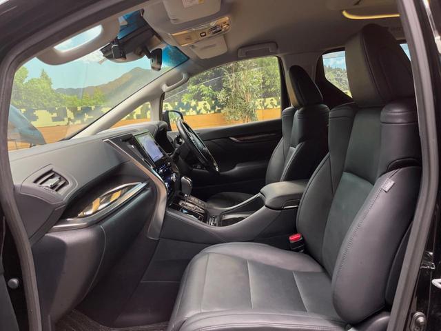 アルファード ２．５Ｓ　Ｃパッケージ　９インチディスプレイオーディオ　バックカメラ　セーフティセンス　レーダークルーズ　両側パワスラ　合皮シート　フリップダウン　シートベンチレーション　シーケンシャルターンランプ　１８インチアルミ　ＥＴＣ（21枚目）