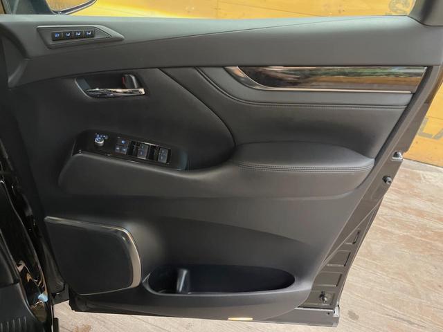 アルファード ２．５Ｓ　Ｃパッケージ　９インチディスプレイオーディオ　バックカメラ　セーフティセンス　レーダークルーズ　両側パワスラ　合皮シート　フリップダウン　シートベンチレーション　シーケンシャルターンランプ　１８インチアルミ　ＥＴＣ（29枚目）