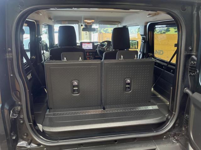 ���i�̂���������ʋ΁A���}���ɏ\���ȉ׎��X�y�[�X���m�ۂ��Ă���܂��B�Z�J���h�V�[�g��|���ƁA�傫�ȉו��̐ύڂ��\�ł���