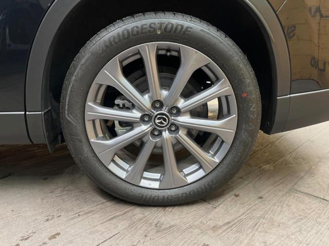 �y�����Q�O�C���`�A���~�z�C�[���z�O�ςɃ}�b�`���������A���~�z�C�[���𑕒����Ă���܂��B�e��ЊO�A���~�z�C�[����A�X�^�b�h���X�^�C�����戵�����Ă���܂��B���񂲑��k����������