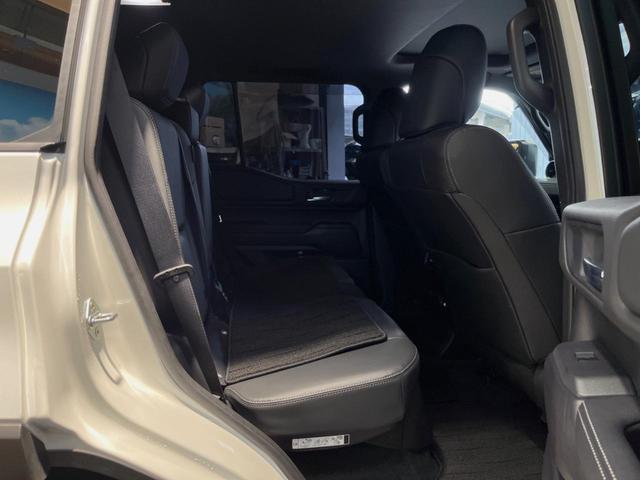 ランドクルーザー２５０ ＶＸ　サンルーフ　１２．３型ディスプレイオーディオ　全周囲カメラ　レーダークルーズ　シートベンチレーション　セーフティセンス　ブラインドスポットモニター　パワーバックドア　シートメモリー　ＥＴＣ（11枚目）