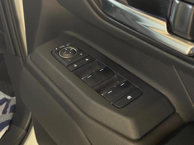 ランドクルーザー２５０ ＶＸ　サンルーフ　１２．３型ディスプレイオーディオ　全周囲カメラ　レーダークルーズ　シートベンチレーション　セーフティセンス　ブラインドスポットモニター　パワーバックドア　シートメモリー　ＥＴＣ（39枚目）