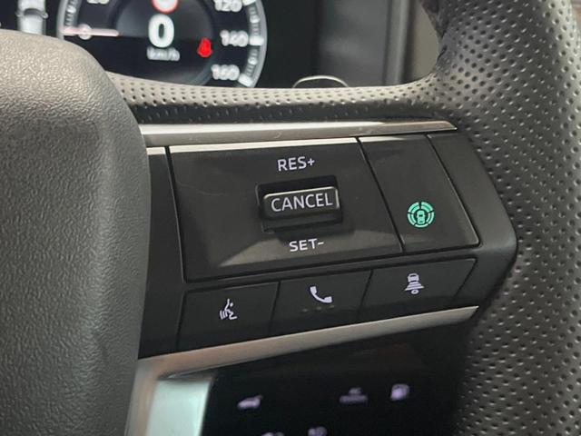 アウトランダーＰＨＥＶ Ｐ　７人乗り　９型ディスプレイオーディオ　全周囲カメラ　マイパイロット　レーダークルーズ　パワーバックドア　シートヒーター　ブラインドスポットモニター　シートメモリー　ＬＥＤヘッド　ＥＴＣ　４ＷＤ（5枚目）