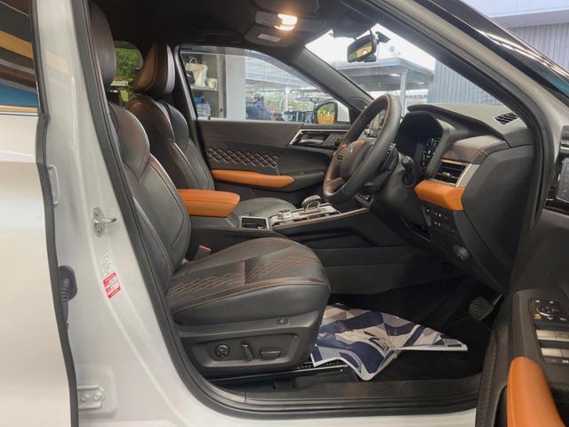 アウトランダーＰＨＥＶ Ｐ　７人乗り　９型ディスプレイオーディオ　全周囲カメラ　マイパイロット　レーダークルーズ　パワーバックドア　シートヒーター　ブラインドスポットモニター　シートメモリー　ＬＥＤヘッド　ＥＴＣ　４ＷＤ（9枚目）