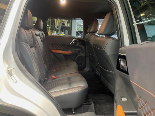 アウトランダーＰＨＥＶ Ｐ　７人乗り　９型ディスプレイオーディオ　全周囲カメラ　マイパイロット　レーダークルーズ　パワーバックドア　シートヒーター　ブラインドスポットモニター　シートメモリー　ＬＥＤヘッド　ＥＴＣ　４ＷＤ（10枚目）