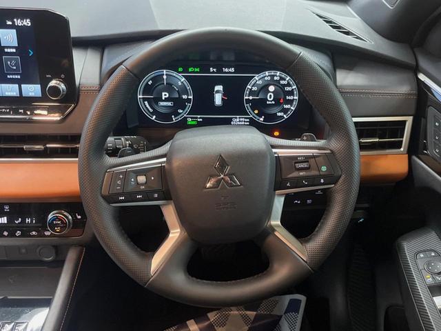 アウトランダーＰＨＥＶ Ｐ　７人乗り　９型ディスプレイオーディオ　全周囲カメラ　マイパイロット　レーダークルーズ　パワーバックドア　シートヒーター　ブラインドスポットモニター　シートメモリー　ＬＥＤヘッド　ＥＴＣ　４ＷＤ（13枚目）