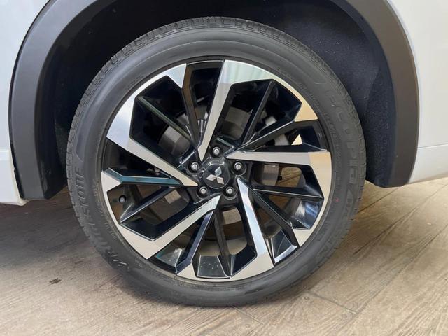 アウトランダーＰＨＥＶ Ｐ　７人乗り　９型ディスプレイオーディオ　全周囲カメラ　マイパイロット　レーダークルーズ　パワーバックドア　シートヒーター　ブラインドスポットモニター　シートメモリー　ＬＥＤヘッド　ＥＴＣ　４ＷＤ（15枚目）