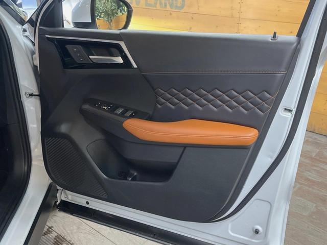 アウトランダーＰＨＥＶ Ｐ　７人乗り　９型ディスプレイオーディオ　全周囲カメラ　マイパイロット　レーダークルーズ　パワーバックドア　シートヒーター　ブラインドスポットモニター　シートメモリー　ＬＥＤヘッド　ＥＴＣ　４ＷＤ（36枚目）