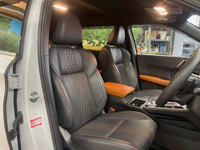 アウトランダーＰＨＥＶ Ｐ　７人乗り　９型ディスプレイオーディオ　全周囲カメラ　マイパイロット　レーダークルーズ　パワーバックドア　シートヒーター　ブラインドスポットモニター　シートメモリー　ＬＥＤヘッド　ＥＴＣ　４ＷＤ（39枚目）