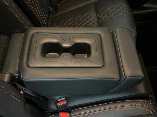 アウトランダーＰＨＥＶ Ｐ　７人乗り　９型ディスプレイオーディオ　全周囲カメラ　マイパイロット　レーダークルーズ　パワーバックドア　シートヒーター　ブラインドスポットモニター　シートメモリー　ＬＥＤヘッド　ＥＴＣ　４ＷＤ（40枚目）