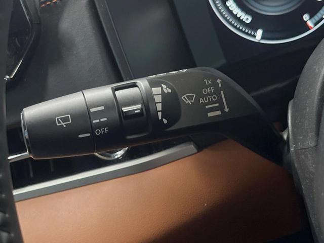 アウトランダーＰＨＥＶ Ｐ　７人乗り　９型ディスプレイオーディオ　全周囲カメラ　マイパイロット　レーダークルーズ　パワーバックドア　シートヒーター　ブラインドスポットモニター　シートメモリー　ＬＥＤヘッド　ＥＴＣ　４ＷＤ（44枚目）