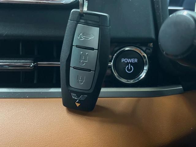 アウトランダーＰＨＥＶ Ｐ　７人乗り　９型ディスプレイオーディオ　全周囲カメラ　マイパイロット　レーダークルーズ　パワーバックドア　シートヒーター　ブラインドスポットモニター　シートメモリー　ＬＥＤヘッド　ＥＴＣ　４ＷＤ（46枚目）