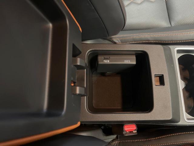 アウトランダーＰＨＥＶ Ｐ　７人乗り　９型ディスプレイオーディオ　全周囲カメラ　マイパイロット　レーダークルーズ　パワーバックドア　シートヒーター　ブラインドスポットモニター　シートメモリー　ＬＥＤヘッド　ＥＴＣ　４ＷＤ（51枚目）