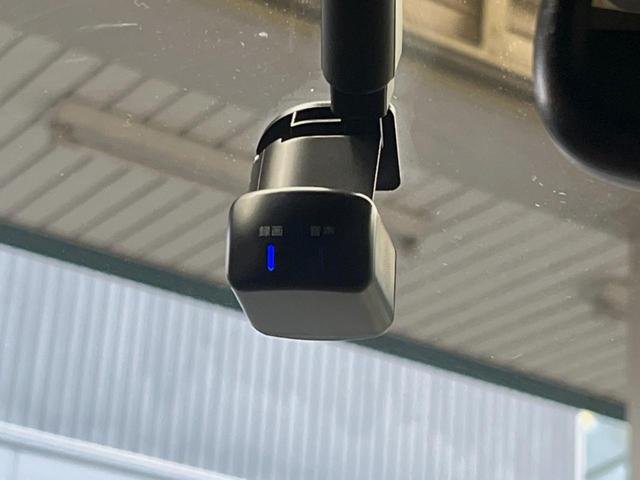 アウトランダーＰＨＥＶ Ｐ　７人乗り　９型ディスプレイオーディオ　全周囲カメラ　マイパイロット　レーダークルーズ　パワーバックドア　シートヒーター　ブラインドスポットモニター　シートメモリー　ＬＥＤヘッド　ＥＴＣ　４ＷＤ（53枚目）