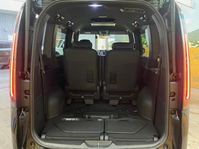 ���i�̂���������ʋ΁A���}���ɏ\���ȉ׎��X�y�[�X���m�ۂ��Ă���܂��B�Z�J���h�V�[�g��|���ƁA�傫�ȉו��̐ύڂ��\�ł���