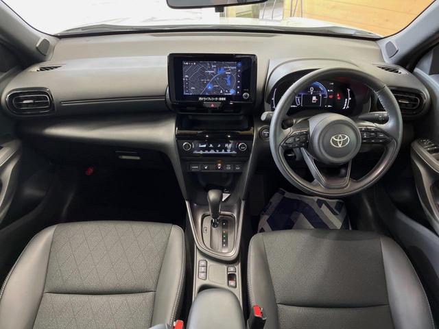 ヤリスクロス ハイブリッドＺ　禁煙車　純正８インチナビ　パノラミックビューモニター　トヨタセーフティセンス　ブラインドスポットモニター　ＥＴＣ　パワーシート　ステアリングヒーター　ハーフレザーシート　１８インチ純正アルミ（2枚目）