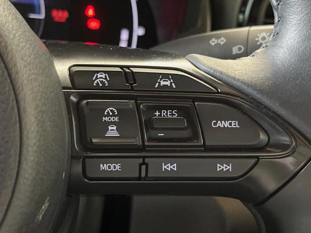 ヤリスクロス ハイブリッドＺ　禁煙車　純正８インチナビ　パノラミックビューモニター　トヨタセーフティセンス　ブラインドスポットモニター　ＥＴＣ　パワーシート　ステアリングヒーター　ハーフレザーシート　１８インチ純正アルミ（5枚目）