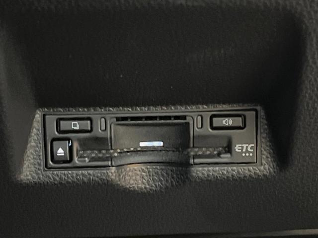 ヤリスクロス ハイブリッドＺ　禁煙車　純正８インチナビ　パノラミックビューモニター　トヨタセーフティセンス　ブラインドスポットモニター　ＥＴＣ　パワーシート　ステアリングヒーター　ハーフレザーシート　１８インチ純正アルミ（6枚目）