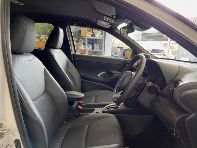 ヤリスクロス ハイブリッドＺ　禁煙車　純正８インチナビ　パノラミックビューモニター　トヨタセーフティセンス　ブラインドスポットモニター　ＥＴＣ　パワーシート　ステアリングヒーター　ハーフレザーシート　１８インチ純正アルミ（9枚目）