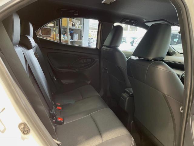 ヤリスクロス ハイブリッドＺ　禁煙車　純正８インチナビ　パノラミックビューモニター　トヨタセーフティセンス　ブラインドスポットモニター　ＥＴＣ　パワーシート　ステアリングヒーター　ハーフレザーシート　１８インチ純正アルミ（10枚目）