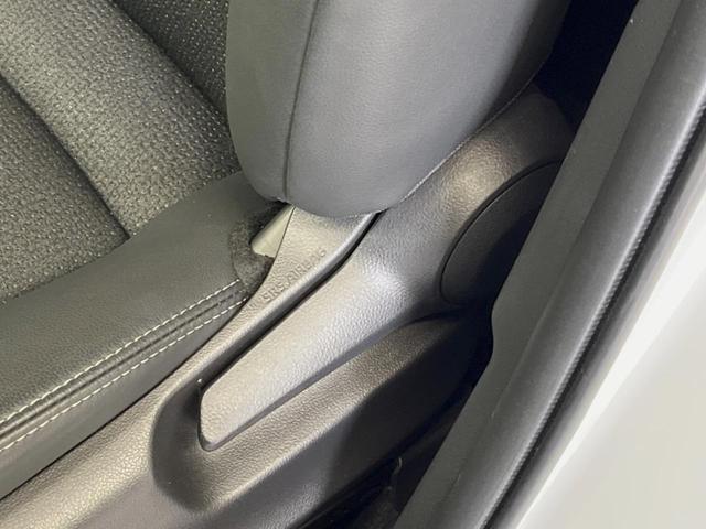 ヤリスクロス ハイブリッドＺ　禁煙車　純正８インチナビ　パノラミックビューモニター　トヨタセーフティセンス　ブラインドスポットモニター　ＥＴＣ　パワーシート　ステアリングヒーター　ハーフレザーシート　１８インチ純正アルミ（22枚目）