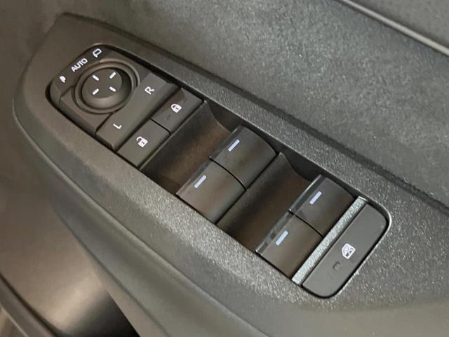 ヤリスクロス ハイブリッドＺ　禁煙車　純正８インチナビ　パノラミックビューモニター　トヨタセーフティセンス　ブラインドスポットモニター　ＥＴＣ　パワーシート　ステアリングヒーター　ハーフレザーシート　１８インチ純正アルミ（28枚目）