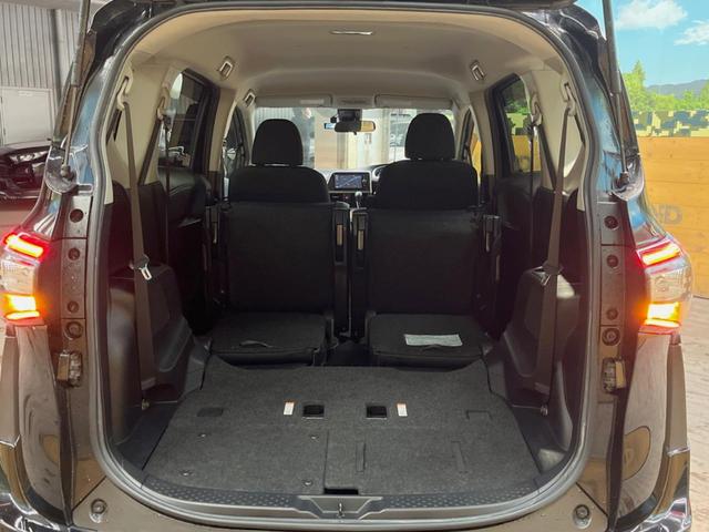 シエンタ ハイブリッドＧ　モデリスタエアロ　純正ナビ　バックカメラ　衝突軽減装置　両側パワースライドドア　純正１５インチアルミ　ＬＥＤヘッドライト　ＥＴＣ　Ｂｌｕｅｔｏｏｔｈ　スマートキー　オートエアコン　６人乗り（12枚目）