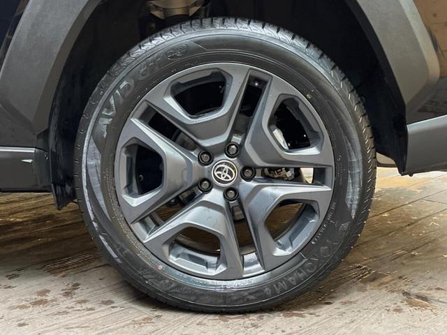 ＲＡＶ４ ハイブリッドアドベンチャー　４ＷＤ　純正１０．５インチディスプレイオーディオ　バックカメラ　衝突被害軽減システム　レーダークルーズ　禁煙車　電動リアゲート　前席シートエアコン　コーナーセンサー　ＬＥＤヘッド　ルーフレール　ＥＴＣ（13枚目）