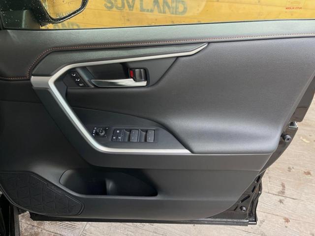 ＲＡＶ４ ハイブリッドアドベンチャー　４ＷＤ　純正１０．５インチディスプレイオーディオ　バックカメラ　衝突被害軽減システム　レーダークルーズ　禁煙車　電動リアゲート　前席シートエアコン　コーナーセンサー　ＬＥＤヘッド　ルーフレール　ＥＴＣ（21枚目）