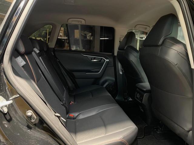 ＲＡＶ４ ハイブリッドアドベンチャー　４ＷＤ　純正１０．５インチディスプレイオーディオ　バックカメラ　衝突被害軽減システム　レーダークルーズ　禁煙車　電動リアゲート　前席シートエアコン　コーナーセンサー　ＬＥＤヘッド　ルーフレール　ＥＴＣ（37枚目）