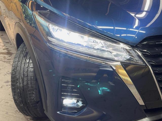 キックス Ｘ　純正９インチナビ　プロパイロット　全周囲カメラ　レーダークルーズ　禁煙車　ＥＴＣ　ＬＥＤヘッド　ハーフレザーシート　ルーフレール　純正１７インチアルミ　デジタルインナーミラー（12枚目）