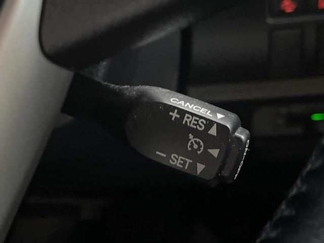 ヴォクシー ＺＳ　煌ＩＩＩ　純正９型ナビ　クルーズコントロール　バックカメラ　衝突被害軽減システム　禁煙車　ハーフレザーシート　コーナーセンサー　ＬＥＤヘッド　ビルトインＥＴＣ　純正１６インチアルミ　車線逸脱警報（5枚目）